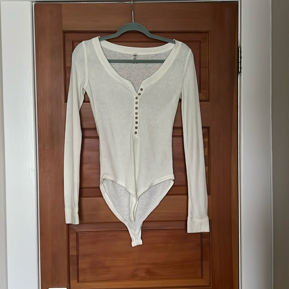 Free People bodysuit with thumb holes in cuffs, size small